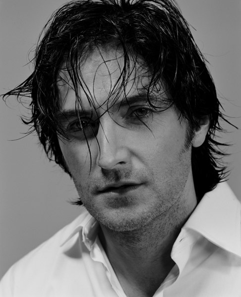 LONDON: Actor Richard Armitage poses for a portrait shoot for Red magazine in London on August 14, 2007. (Photo by Chris Floyd/Contour by Getty Images) *** Local Caption *** Richard Armitage